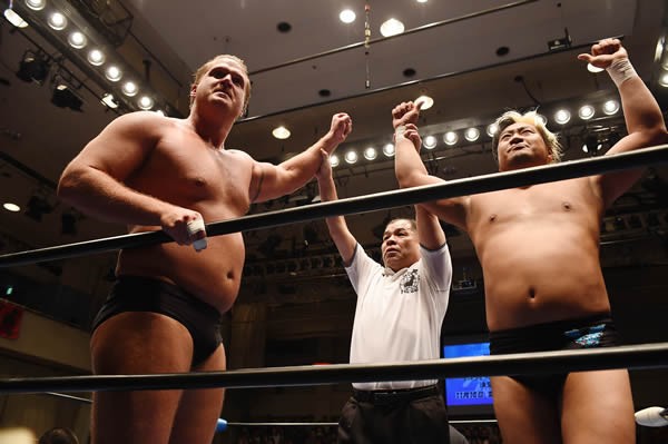 前世界タッグ王者の秋山&大森組をわずか7分足らずで撃破し、2連覇へ好発進したドーリング&諏訪魔組