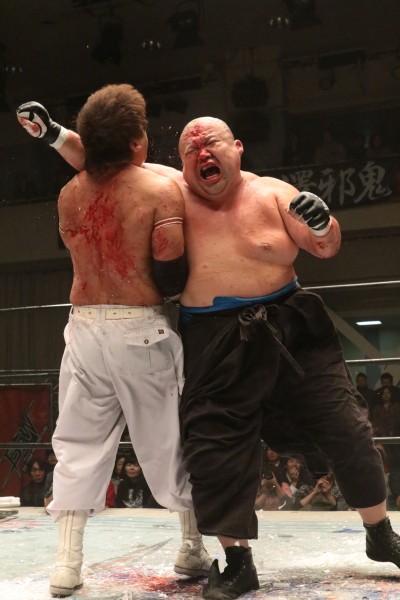 12.21横浜文化体育館ではBJWデスマッチヘビー級王座を争う宮本と小林