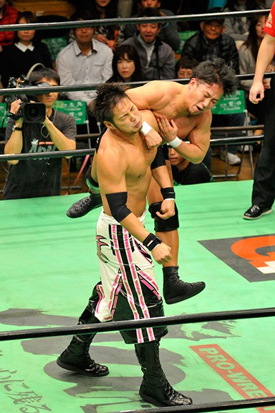 GHCジュニア前哨対決では王者・原田と小峠がライバル心むき出しで激突