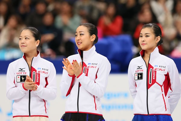 五輪で一緒に戦った浅田(中央)の演技が一番印象に残っていると話す