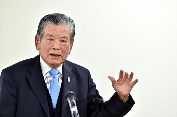 川淵チェアマンが評議員らに熱弁振るう 皆が心を1つにしないと変わらない スポーツナビ 川淵チェアマンが評議員らに熱弁振るう 皆が心を1つにしないと変わらない スポーツナビ