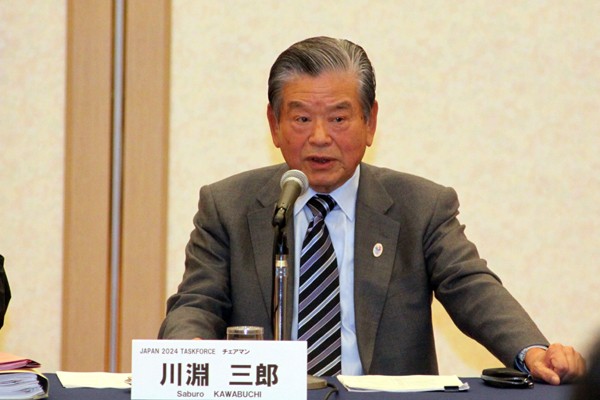 第3回のタスクフォース会議で決まった新リーグの参加要件を、チーム代表者に説明する川淵チェアマン