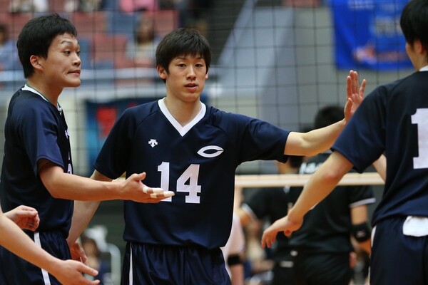 全日本にも選ばれている中央大学の石川祐希(14番)。ポイントゲッターとして、欠かせない存在感を放っている