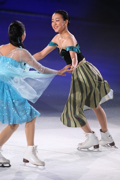 競技生活から離れた14−15シーズン、浅田はアイスショーなどに出演してきた
