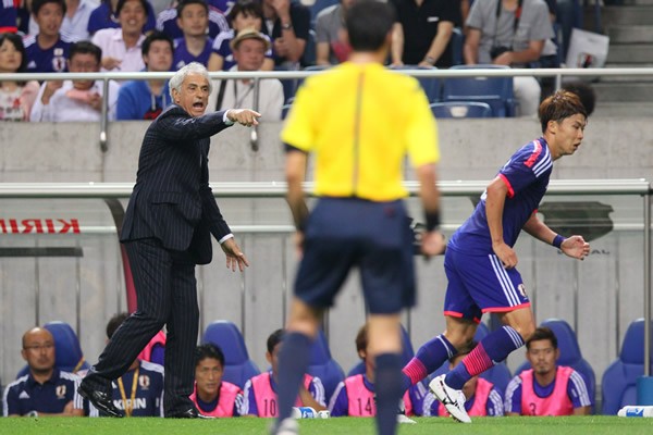 ハリルホジッチ監督は、中に入りすぎていたことを課題に挙げたものの、選手たちのプレーを称えた