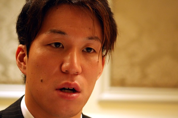 水泳の世界選手権に出場する小関也朱篤に自身の競泳人生を振り返ってもらった