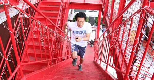 東京タワー階段競走にチャレンジ 約600段 何分で駆け上がった スポーツナビdo 東京タワー階段競走にチャレンジ 約600段 何分で駆け上がった スポーツナビdo