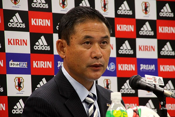 東アジアカップに出場する日本女子代表のメンバーを発表した佐々木監督
