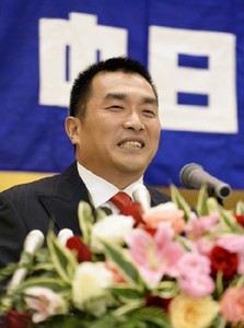 30日に行った会見ですがすがしい表情を見せる山本昌