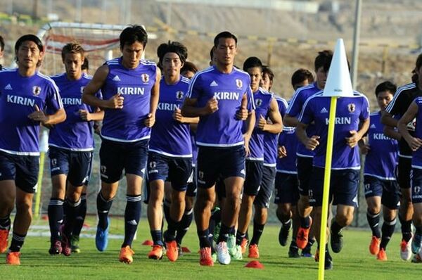 取材集中も本田圭佑は多くを語らず 日本代表は急きょ練習を非公開 スポーツナビ