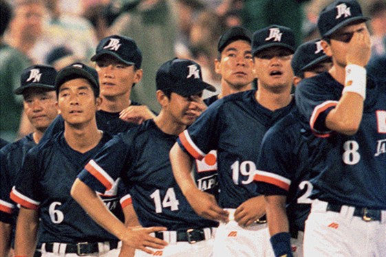 日本代表としても活躍した西郷(一番右の背番号8)。アトランタ五輪では後にプロでも活躍する松中、谷、井口、福留、今岡らと銀メダルに貢献した