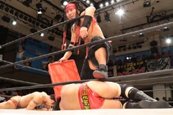 11年ぶりのドラゲー参戦となったYASSHIは、らしさ爆発の反則負け