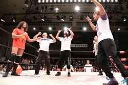 意気投合した4人は「わっしょい」状態
