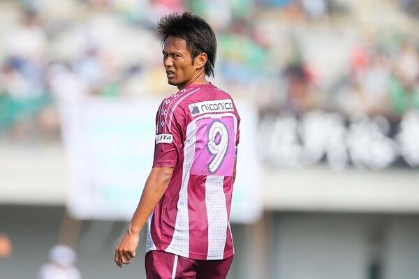 沖縄にサッカー文化を根付かせた背番号9 琉球の背番号にまつわるストーリー スポーツナビ 沖縄にサッカー文化を根付かせた背番号9 琉球の背番号にまつわるストーリー スポーツナビ
