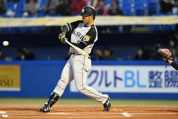 新生・金本阪神の象徴とも言える高山。1番に定着し、3月31日のヤクルト戦では1球目を振り抜き、プロ初本塁打となる先頭打者本塁打を放った