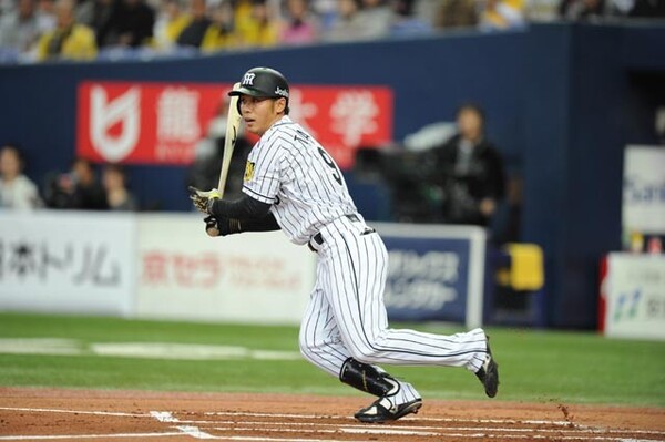 3月25日開幕戦の第1打席。プロ初打席でいきなりレフト前ヒットを放ち、鳴物入り入団の片りんを見せつけた