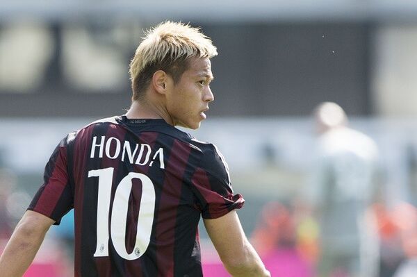 主役になれなかった今シーズンの本田圭佑 献身性は評価されるも攻撃で違いを出せず スポーツナビ 主役になれなかった今シーズンの本田圭佑 献身性は評価されるも攻撃で違いを出せず スポーツナビ