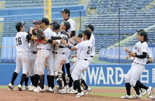 リーグ連覇を果たした亜大。中村、山田、諏訪ら層の厚い投手陣で、昨秋の神宮大会に続く全国制覇を視野に入れる