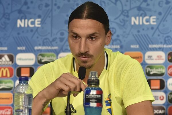 ベルギーが見せたカウンターへの転身 イタリア戦の完敗から立ち直り 決勝tへ スポーツナビ ベルギーが見せたカウンターへの転身 イタリア戦の完敗から立ち直り 決勝tへ スポーツナビ