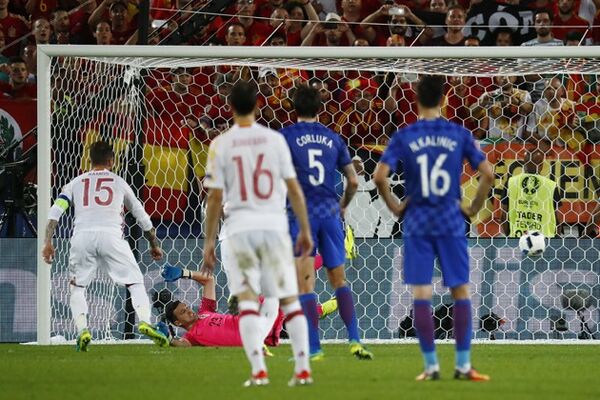 幕を閉じたスペイン代表 黄金の８年間 軽快なパスサッカーを追い求めた代償 スポーツナビ
