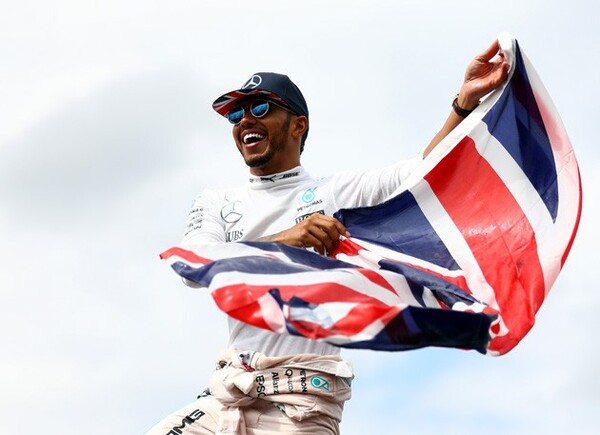 イギリスGPで優勝し、首位ロズベルグへ1ポイント差に迫ったハミルトン