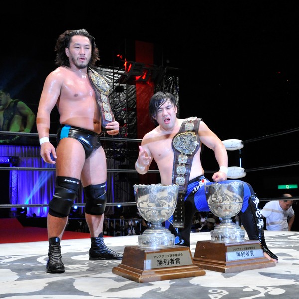 全日本プロレスの変態自衛隊こと佐藤光留、青木篤志組が、宮本裕向、木?イサミのヤンキー二丁拳銃のV7を阻止