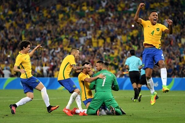 聖地 で感じた大国ブラジルの凄み 優勝の歓喜 プレッシャーからの解放 スポーツナビ 聖地 で感じた大国ブラジルの凄み 優勝の歓喜 プレッシャーからの解放 スポーツナビ