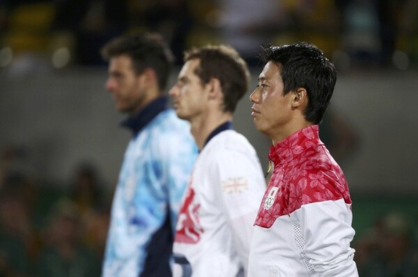 リオ五輪で銅メダルに輝いた錦織(右端)。この自信と達成感を全米オープンでエネルギーにすることができるだろうか