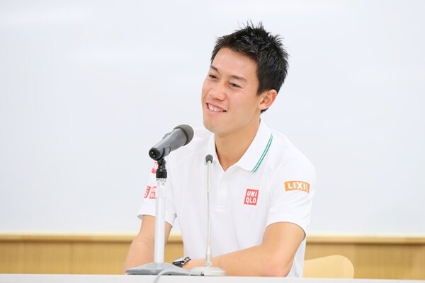 冗談っぽく苦笑いで質問に答える錦織。会見でのやりとりにも選手の個性が表れます