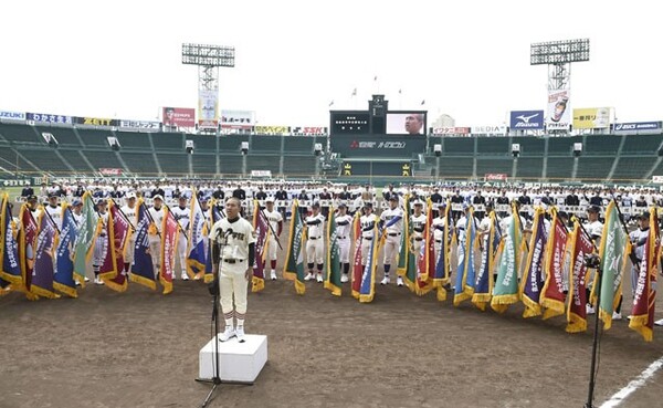 センバツ開幕前日・3月18日に行われた開会式リハーサル。この日から出場校は大会以外での対外試合は禁止される