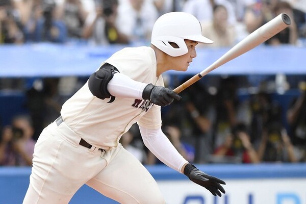 決勝では痛烈なライト前安打を放つ3打数1安打。高校最多記録となる通算108本塁打はならなかった