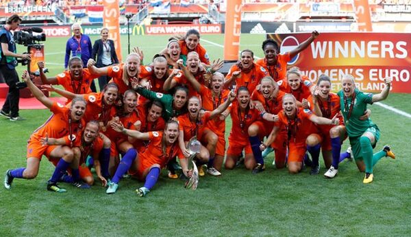 オランダ国民にとって 忘れられない夏 地元開催の女子ユーロを制し ブーム到来 スポーツナビ オランダ国民にとって 忘れられない夏 地元開催の女子ユーロを制し ブーム到来 スポーツナビ