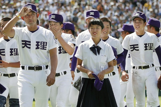 天理の元プロ監督、甲子園初勝利に涙 采配に“笑”は出ずとも一生の