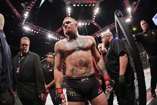 UFC史上初の2階級同時制覇の偉業を成し遂げたマクレガー。常にリスクの高い戦いを求めてきた