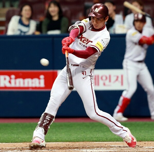 高いミート力を持ち味に、主に1番打者として全試合に出場している李政厚
