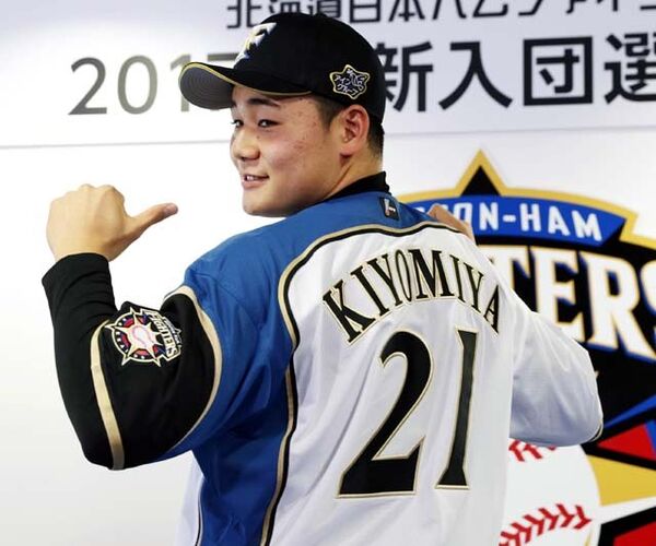 清宮が日本ハム入団会見で決意語る 背番号21には 自分の色をつけたい スポーツナビ 清宮が日本ハム入団会見で決意語る 背番号21には 自分の色をつけたい スポーツナビ
