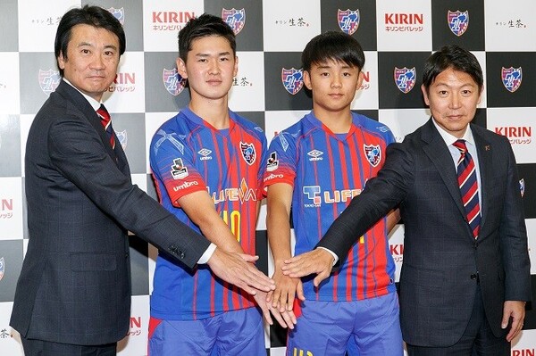 以前はFC東京のGMを務めていた立石CEO(右端)。会見では「クラブはこの街のものだと思っている」と強調した