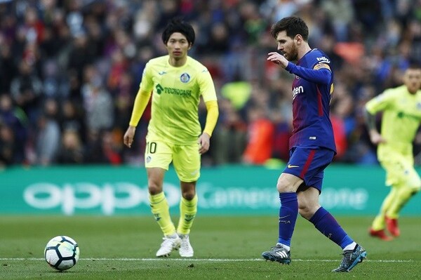 17節以降の6試合で勝ち点16を積み上げたアトレティコに対し、バルセロナは2試合で引き分けに終わり、勝ち点4を失った
