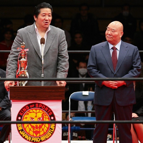 式典「NJPWグレーテストレスラーズ」で久しぶりに新日本のリングに立った前田日明(左)