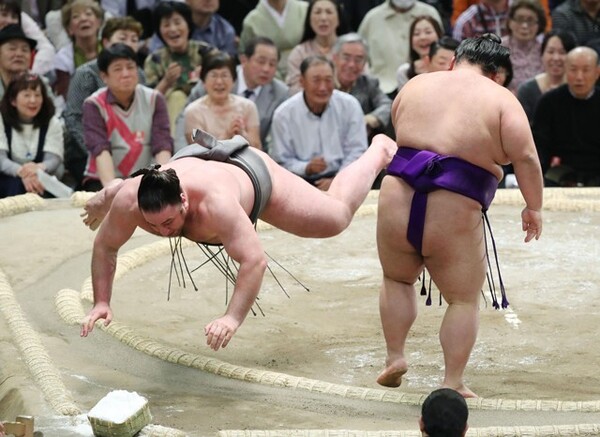 貴景勝にはたき込みで敗れた一番はケガの影響を感じさせた