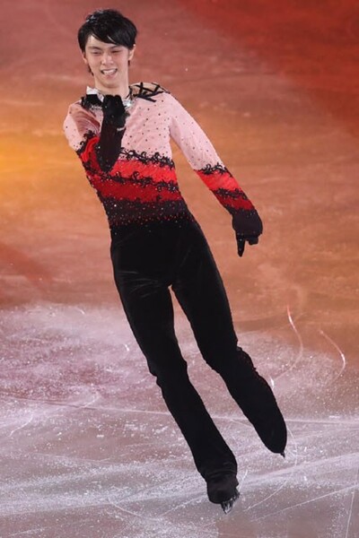 アイスショー後の取材で、羽生は来季のグランプリシリーズ出場を明言した