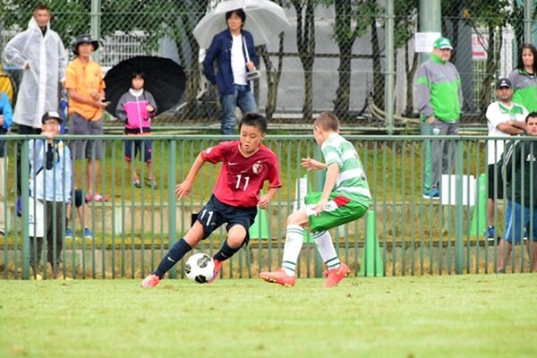 雨のグラウンドでも滑らないターンのコツは 外足 にあった スポーツナビdo 雨のグラウンドでも滑らないターンのコツは 外足 にあった スポーツナビdo