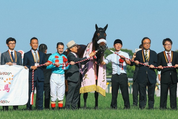 春の牝馬二冠達成は6年ぶり史上14頭目、ルメールは史上6人目のオークス連覇