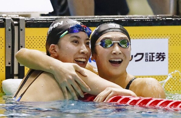 専門外であるバタフライ2種目でも自己ベストのレースを見せた大橋(左)。個人メドレーの自己ベスト更新にも意欲を示す