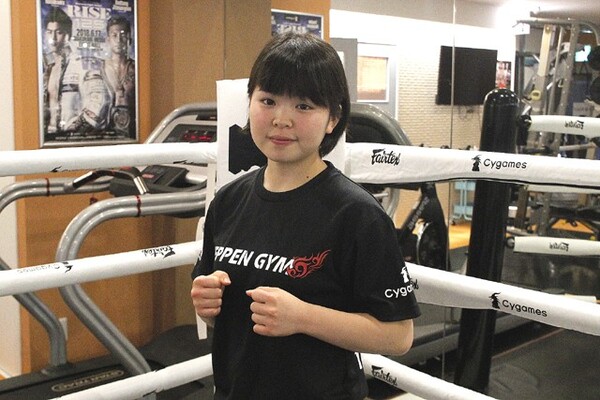 プロデビューとなる梨々は「勝つ自信はあります」と勝利宣言!