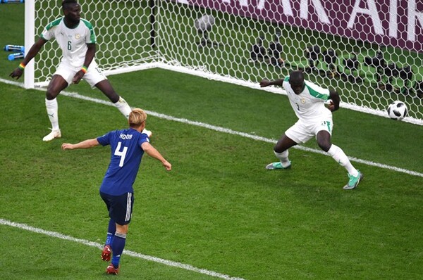 本田はW杯3大会連続となる4得点目、しかもアフリカ勢に対する3連続弾という偉業を成し遂げた