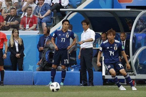 長谷部から代表引退の話を聞き、西野監督はねぎらいの言葉をかけた