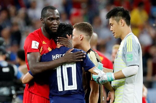 心に残る アンリの日本代表への拍手 多くの名場面が生まれた日本対ベルギー戦 スポーツナビ 心に残る アンリの日本代表への拍手 多くの名場面が生まれた日本対ベルギー戦 スポーツナビ
