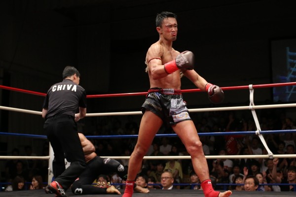 梅野源治は3回KO勝利でメインを飾った