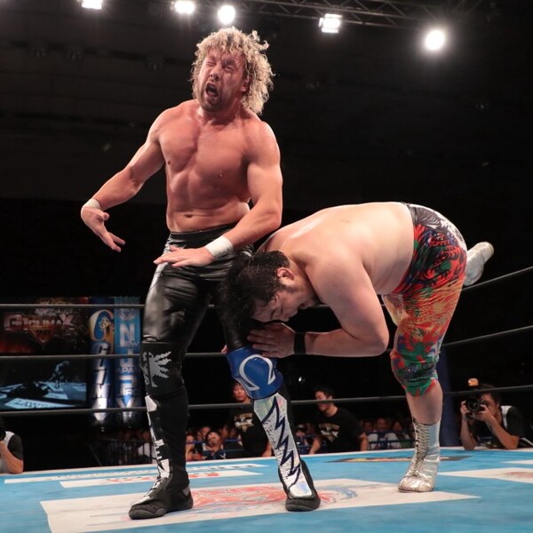 疲労困憊で試合に臨んだオメガ(左)は矢野にまさかの黒星